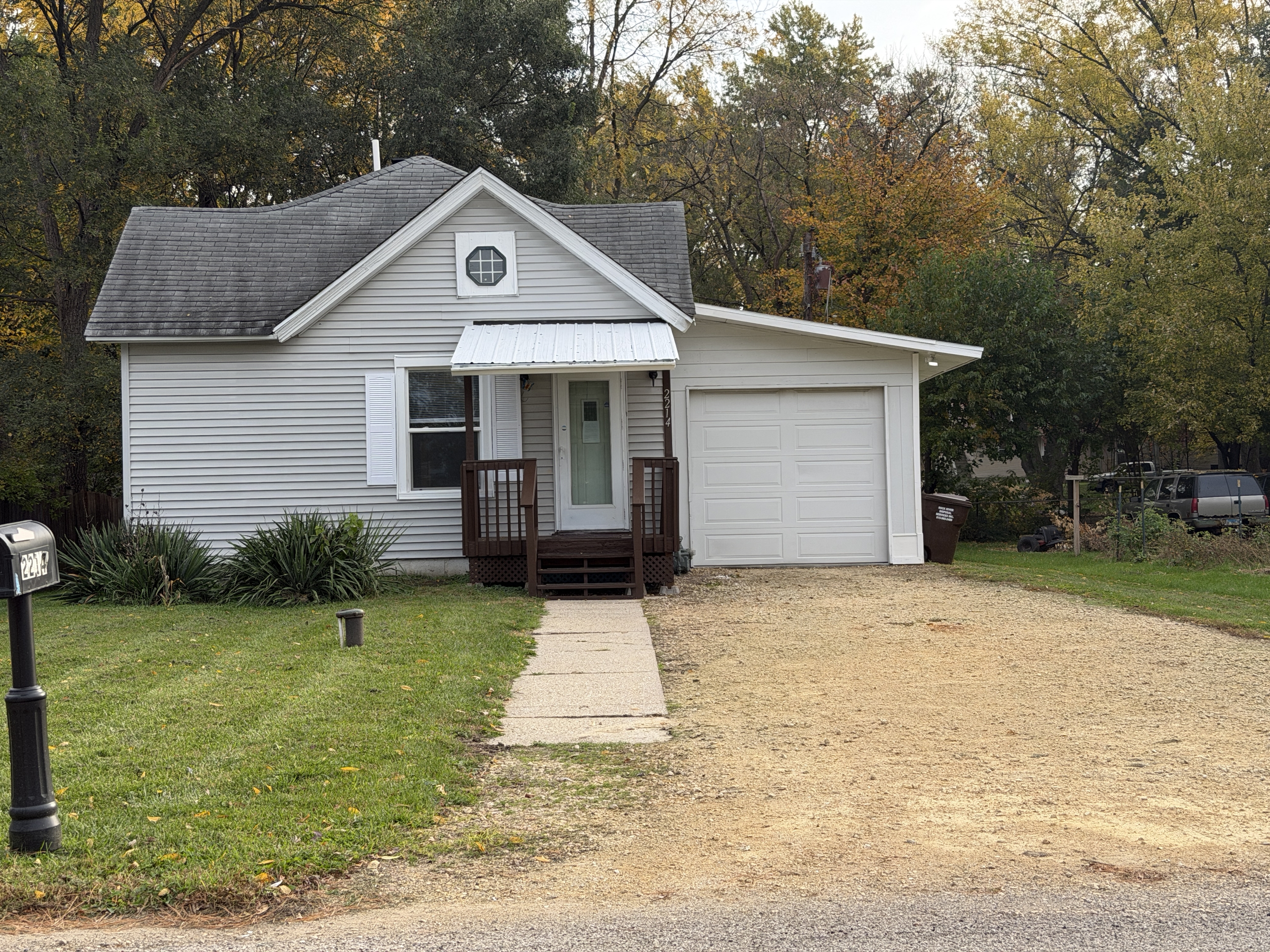 2214 Forest View Road